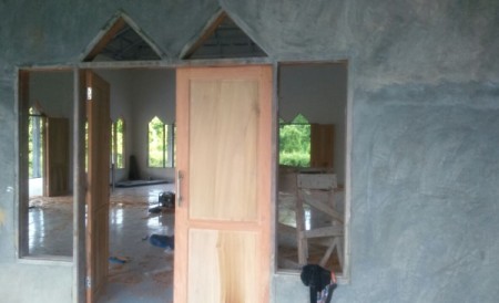 Tahap pengacian dan pemasangan pintu masjid pasang kayu