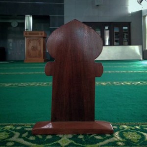 imam-menambah-satu-rakaat-apa-sikap-makmum